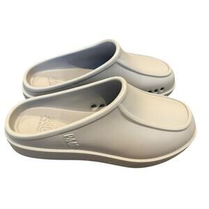 P448 Flo Slip-On Clogs Size 40